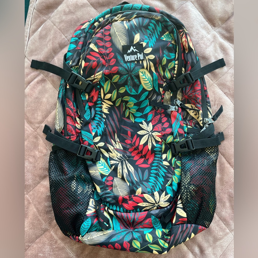 NWOT Venture Pal Hiking Backpack